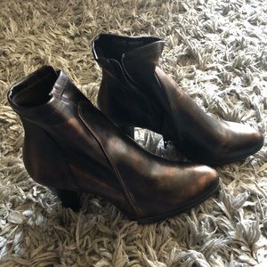 Ladies boots size 8